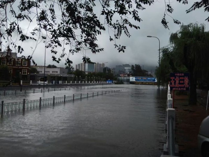 我們需要錦上添花，更需要“雪中送炭”